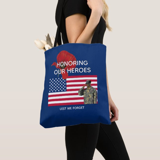 Patriotic HONORING UNSERE HEROES Veterans Memorial Tasche (Von Nahem)