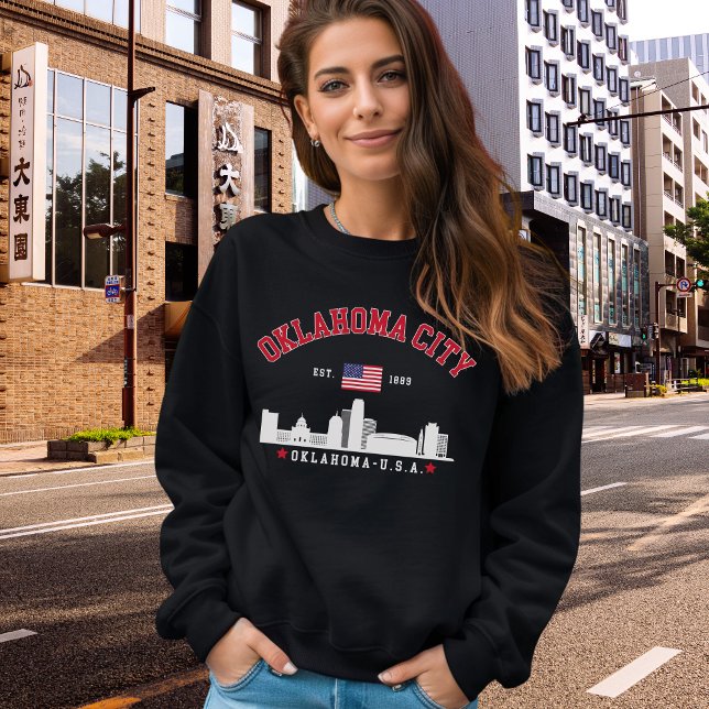 Patriotic Oklahoma City Flag & Skyline Hoodie (Von Creator hochgeladen)