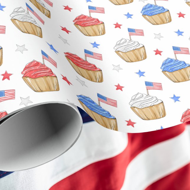 Patriotic Red White Cupcake Flag Stars Geschenkpapier (Von Creator hochgeladen)