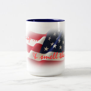 Patriotic Weckte auf und riecht die Coffee Beverag Zweifarbige Tasse