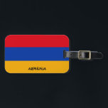 Patriotisch für armenische Nationalflagge Gepäckanhänger<br><div class="desc">Patriotischer Gepäckanhänger der armenischen Nationalflagge mit der armenischen Flagge auf der einen Seite des Tags. Der mit dem lebendigen Schriftart geschriebene Ländername ist in das Design am unteren Rand integriert. Der Text kann mit der Funktion "Anpassen!" vollständig angepasst werden. Die andere Seite des Tags ist für Ihre Informationen reserviert. Der...</div>