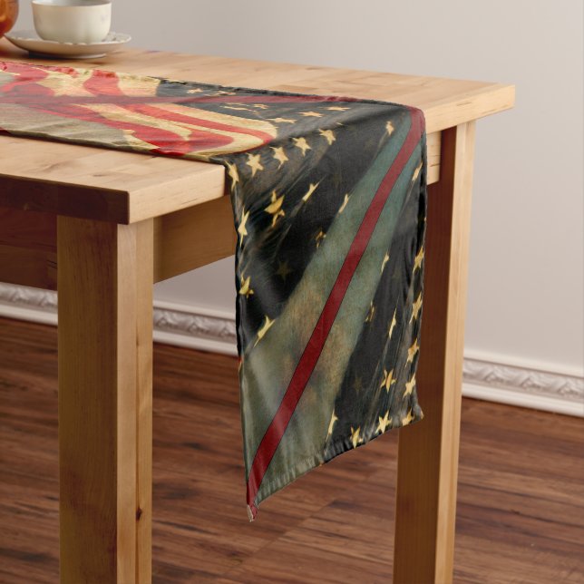 Patriotische amerikanische Flagge 4. Juli Kurzer Tischläufer (Beispiel)