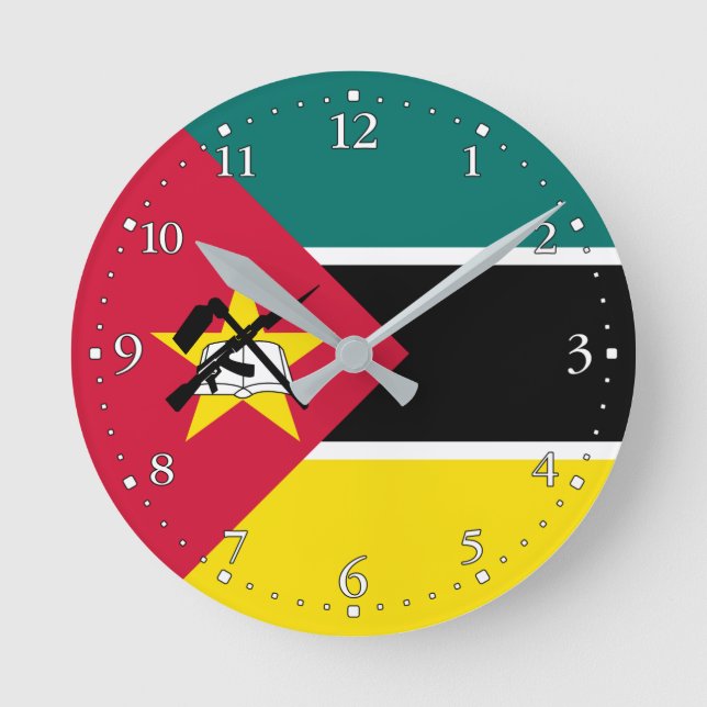 Patriotische Flagge Mosambiks Runde Wanduhr (Vorderseite)