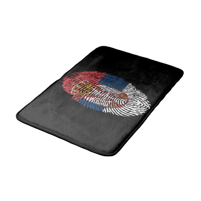 Patriotische Flagge Serbiens Badematte (Schrägansicht)
