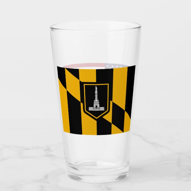 Patriotische Glastasse mit der Flagge von Baltimor Glas (Vorderseite)