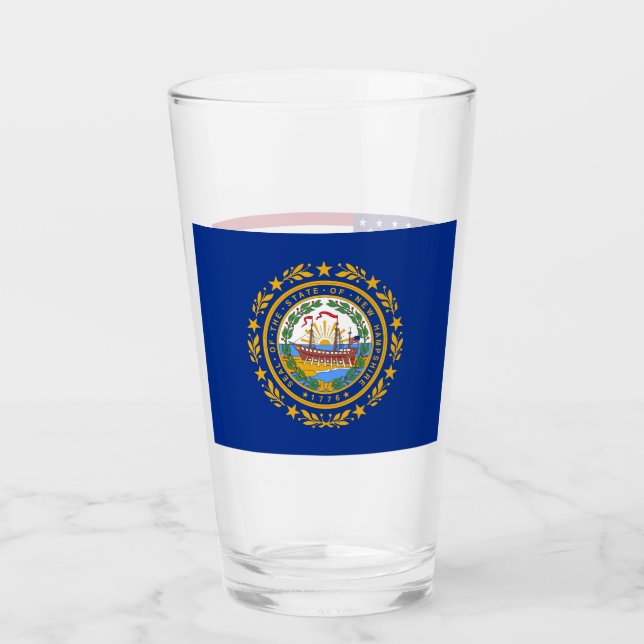 Patriotische Glastasse mit der Flagge von New Hamp Glas (Vorderseite)