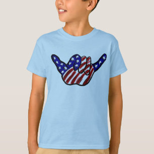 Patriotische Jungen hängen lockeres Shirt