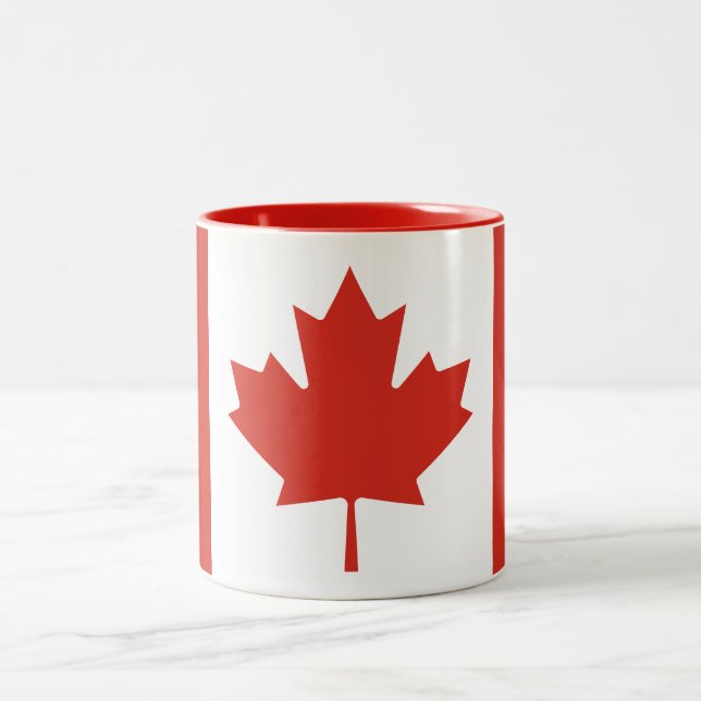 Patriotische kanadische Flagge Zweifarbige Tasse (Mittel)
