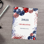 Patriotische rot-blaue schwarze Ballons Name 2025 Planer<br><div class="desc">Ein schick weißer Hintergrund. Mit patriotischen bunten Ballons in Rot-Blau und Weiß dekoriert. Personalisieren und fügen Sie ein Jahr,  einen Namen und einen Titel hinzu. Roter und blauer Text.</div>