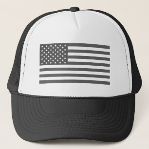 Patriotische Schwarz-Weiß-Flagge unter amerikanisc Truckerkappe