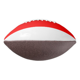 Patriotischer amerikanischer Fußball mit Flagge In Football