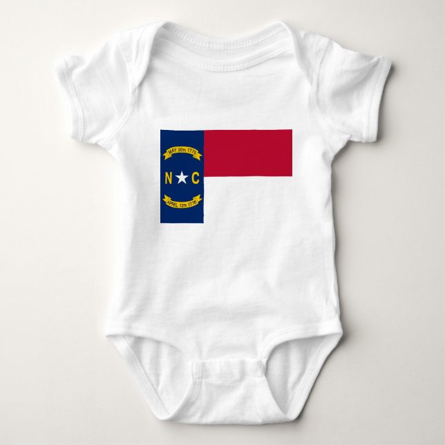 Patriotischer Babybodyanzug mit der Flagge North C Baby Strampler (Vorderseite)