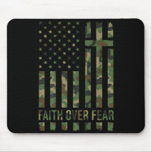 Patriotischer christlicher Glaube der Männer über Mousepad