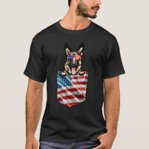 Patriotischer deutscher Schäferhund in der Pocket  T-Shirt