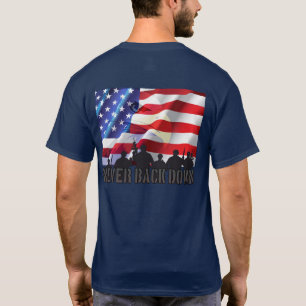 Patriotischer Niemals Zurückweichen Adlerflagge un T-Shirt