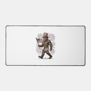Patriotischer Sasquatch Feuerwerk Vintage Gravur D Schreibtischunterlage