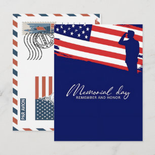 Patriotischer Soldat mit US-Flagge Postkarte
