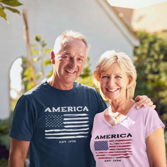 Patriotischer Vintager amerikanischer Flaggen-T -  T-Shirt (Available in Mens, Womens, Kids, multiple styles, sizes, colors and additional products. )