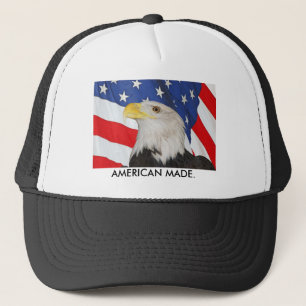 Patriotischer Weißkopfseeadler und amerikanische Truckerkappe