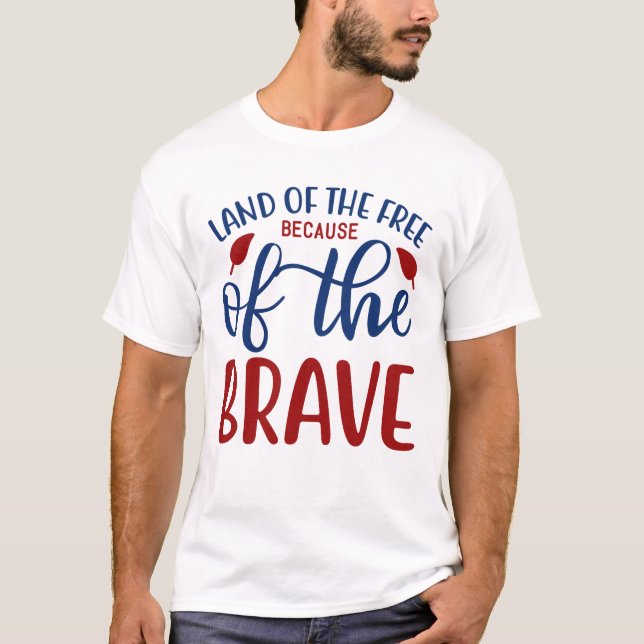 Patriotisches Militärland frei wegen der Tapferkei T-Shirt (Vorderseite)