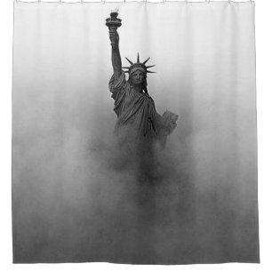 Patriotisches NYC Freiheitsstatue im Nebel USA Duschvorhang