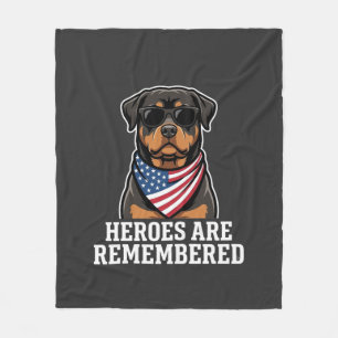 Patriotisches Rottweiler-Held-Hund-Vektor-Design Fleecedecke