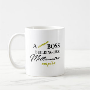 Patron de femme construisant sa propre tasse