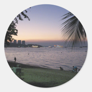 Pattaya Beach Sunset ... Chonburi, Thailand Runder Aufkleber