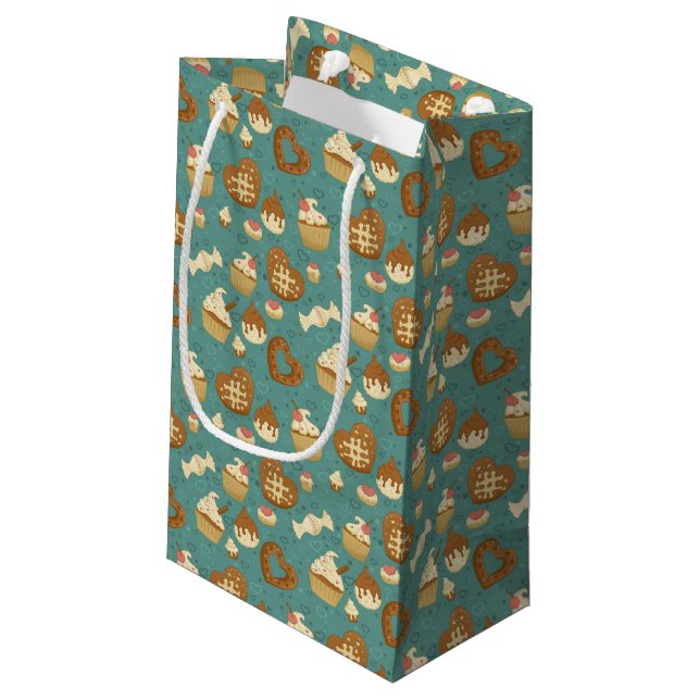Pattern with cupcakes and candies kleine geschenktüte (Rückseite Schrägansicht)