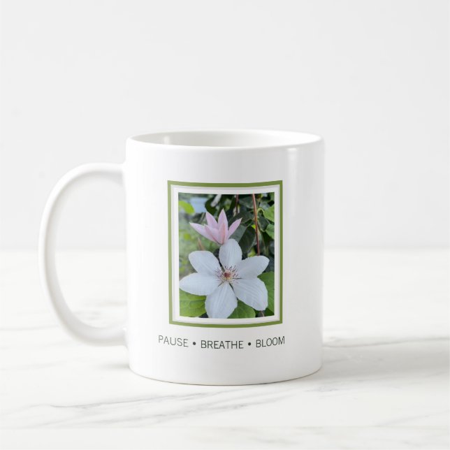 Pause Breathe Bloom Blumengestaltung  Kaffeetasse (Links)