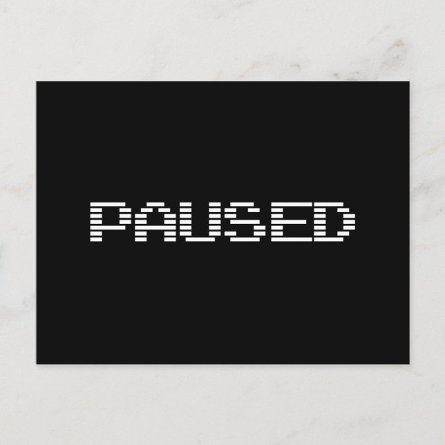 PAUSIERT POSTKARTE (Vorderseite)