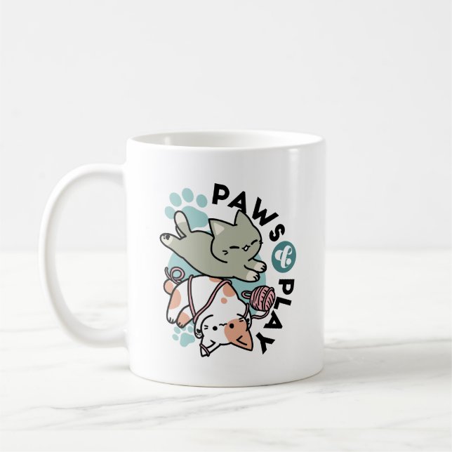 Paws and Play – Adorable Cat Illustration Kaffeetasse (Links)