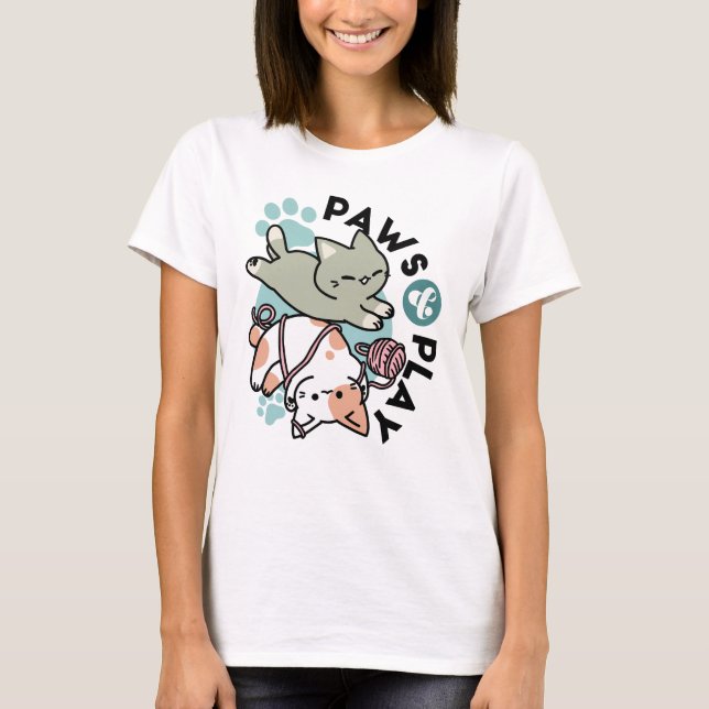 Paws and Play – Adorable Cat Illustration T-Shirt (Vorderseite)
