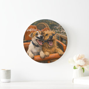 Paws & Thrills – Fröhliche Hunde auf einer Achterb Große Wanduhr