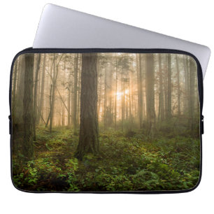 Pazifischer Nordwestnebeliger Morgen des wald Laptopschutzhülle