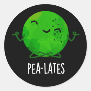 Pea lates Funny Pilates Pea Pun Dark BG Runder Aufkleber