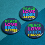 Peace Liebe Biden Harris Button<br><div class="desc">Niedlicher Wahlknopf Joe Biden Kamala Harris 2020 für einen progressiven Demokraten,  der lustige,  farbenfrohe politische Entwürfe Liebe. Peace Liebe Biden Harris.</div>