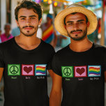 Peace Liebe Gay Pride Waving Rainbow Flag T-Shirt<br><div class="desc">Unterstützen Sie Homosexuellenrechte mit diesem Friedenszeichen,  Herz und Regenbogen. Ein niedliches LGBTQ Tee mit einer wunderschönen Regenbogenflagge neben einem hübschen Friedenszeichen und Herz. Hübsch und bunt.</div>
