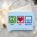Peace Liebe Hanukkah Niedlich Custom Blue Feiertagskarte<br><div class="desc">Liebe Hanukkah für einen jüdischen Menschen,  der Chanukah gerne feiert. Ein hübsches Plakat,  ein Herz und eine schöne Menorah auf einer niedlichen blauen Urlaubskarte.</div>