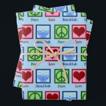 Peace Liebe Hanukkah Pattern Light Blue Chanukah Geschenkpapier Set<br><div class="desc">Peace Liebe Hanukkah Verpackungspapier in hellblau für einen jüdischen Menschen,  der Chanukah gerne feiert. Ein hübsches Zeichen der Ruhe,  Herzlichkeit und eine schöne Menorah in einem niedlichen Muster für den Urlaub.</div>