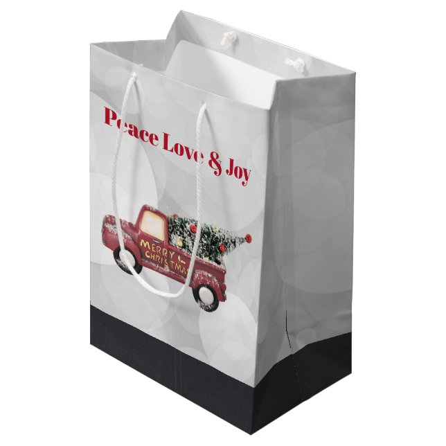 Peace Liebe & Joy Toy Truck Frohe Weihnachten Mittlere Geschenktüte (Vorderseite Schrägansicht)