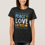 Peace Liebe Latkes Funny Hanukkah Chanukah Jüdisch T-Shirt<br><div class="desc">Herausforderung an ya Junge,  hässliche hanukkah,  jüdische hanukkah,  chanukiah,  menorah,  dreidel,  herausforderndes Brot,  Latkes,  jüdische Weihnachten,  jüdische Jungen,  jüdische Mädchen,  jüdische Männer,  Judenfrauen,  Juwdolph,  hässlicher Pullover,  matzo Kugel,  Deck die Kugeln,  hanukkah frech,  hässliche Weihnachten,  hanukkah freudlicher schöner Juden,  fröhliche Christmukah,  meowzel tov chanukah,  jüdischer Katzenbesitzer,  jüdischer meowzel tov</div>