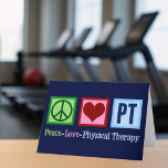 Peace Liebe Physikalische Therapie PT Karte<br><div class="desc">Diese niedliche Physiotherapeut-Karte verfügt über ein Friedenszeichen,  Herz und die Buchstaben PT für die Physiotherapie. Großartige Urlaubskarten oder Weihnachtskarten für ein Büro oder ein Geschäft mit Physiotherapie.</div>