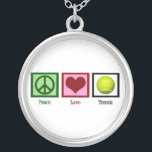 Peace Liebe Tennis Versilberte Kette<br><div class="desc">Ein Friedensschild,  ein Herz und ein Tennisball-Design sind ein großartiges Geschenk für einen Tennisspieler.</div>