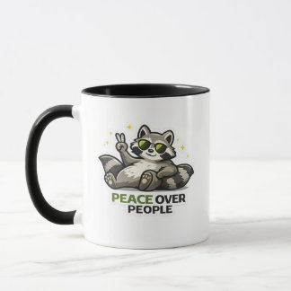 Peace Over People Funny Raccoon Introvert Design Tasse