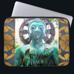 Peace Turquoise Buddha Statue Gold Mosaik Foto Laptopschutzhülle<br><div class="desc">"Frieden." Ich entdeckte diese asiatische Buddha-Statue in einer üppigen hawaiianischen Gartenlandschaft, die Ruhe und Einsamkeit ausstrahlt. Nehmen Sie sich einen Moment Zeit, um sich zu entspannen, während Sie diese spezielle Fotografie neopren Laptop-Hülle. Dieser Laptop-Ärmel ist in drei Größen erhältlich: 15 Zoll, 13 Zoll und 10 Zoll. Das ist ein großartiges...</div>