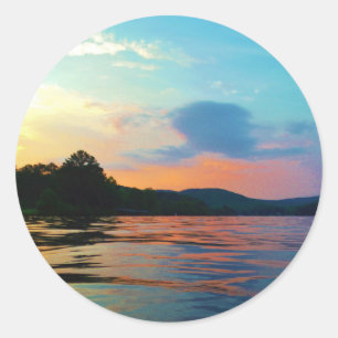 Peach and Blue Sunset on Mountain Lake Runder Aufkleber