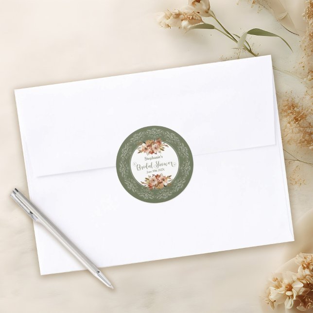 Peach Aquarell Brautparty Sage Green Runder Aufkleber (Peach Watercolor Floral Bridal Shower Sage Green Classic Round Sticker - Bride's Name and Date)