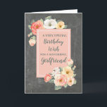 Peach Blume Girlfriend Geburtstagskarte Karte<br><div class="desc">Hübsche und nachdenkliche Begrüßungskarte für den Geburtstag Ihrer Freundin mit pfirsichrosa und weiße Frühlingsblumen,  rustikalem Chalkboard-Muster und handgeschriebenem Stiltext.</div>