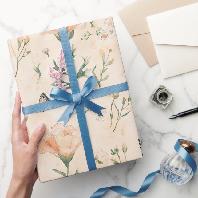Peach Butterflies Floral Birthday Geschenkpapier (Schenken)